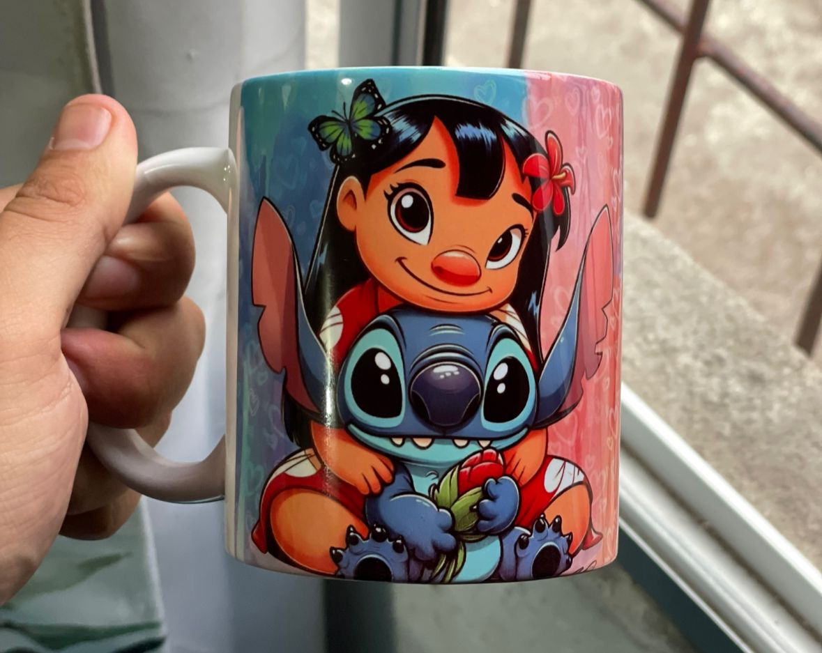 Colección de Stitch 
Playeras y tazas blancas