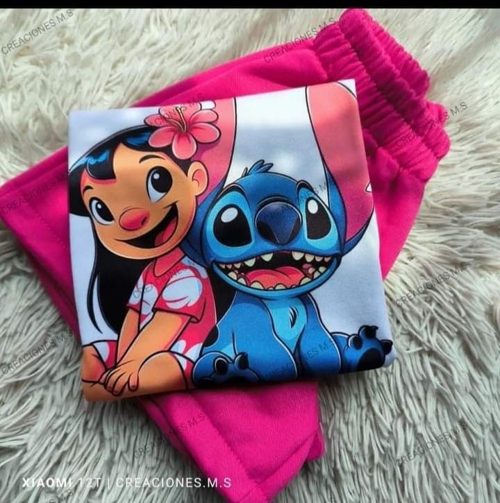 Colección de Stitch 
Playeras y tazas blancas